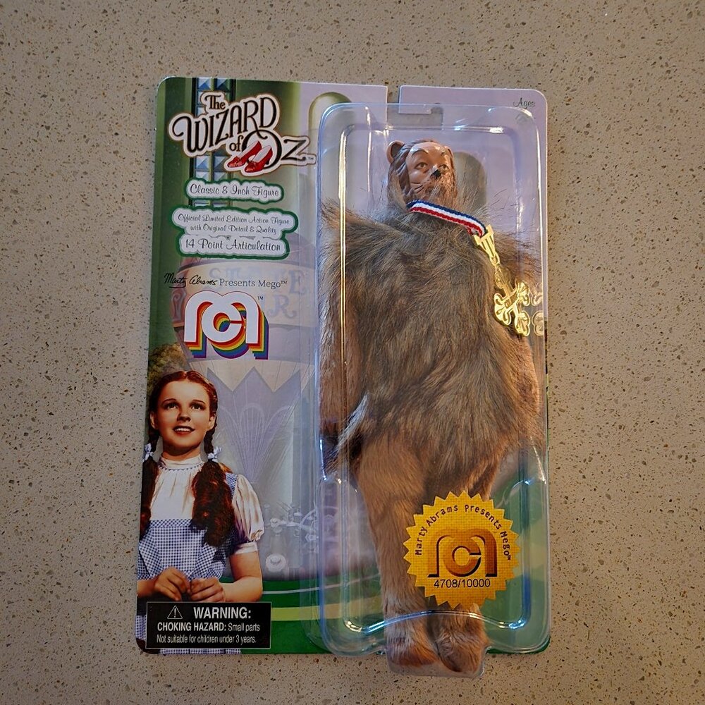 Wizard of Oz Limited Edition Cowardly Lion - Classic 8" Figure